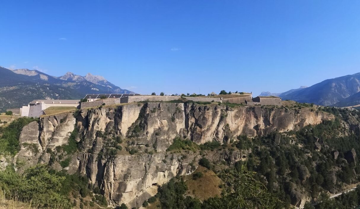 Dagtocht (Queyras): Plateau de la Chalp en het Fort van Mont-Dauphin (13,1 km)