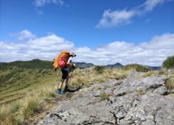 Klimmen op de GR400 in de Cantal